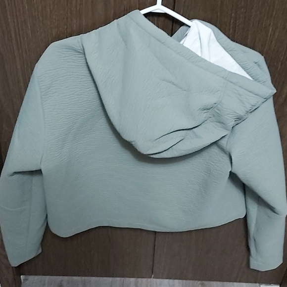 Nike crop jacket - Picture 2 of 3